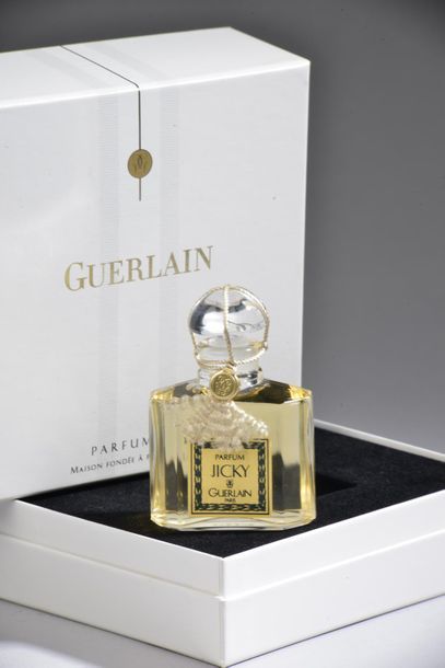 null GUERLAIN - "Jicky"- (1889).
Flacon modèle bouchon quadrilobé contenant 30 ml...