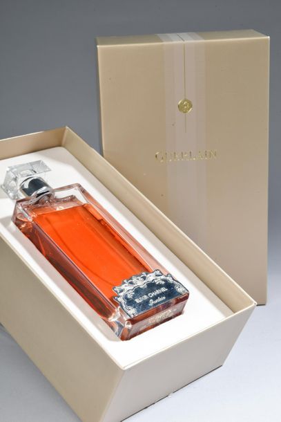 null GUERLAIN - "Elixir Charnel"- (Années 2010).
Flacon grand luxe contenant 75 ml...
