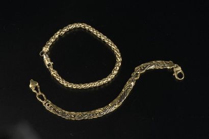 null Ensemble de deux bracelets en or 18k, l'un en or jaune et gris à maille serpent...