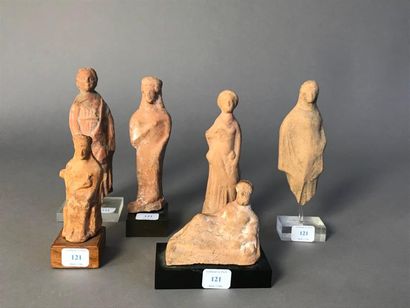 null Six statuettes.

Terre cuite (lacunes).

Art grec, VIe- IIIe siècles av. J.-C.

Haut....