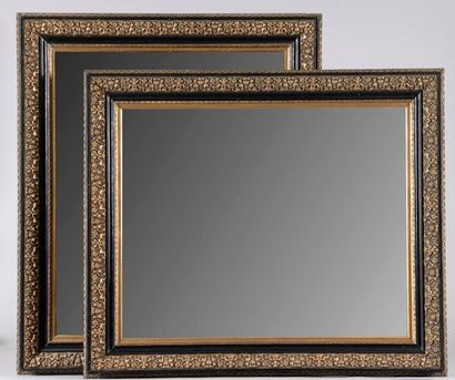 Paire de miroirs rectangulaires en bois sculpté...