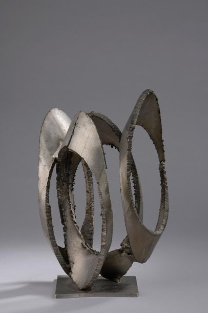 null *Albert FERAUD (1921 - 2008).

Ovales.

Sculpture acier signée sur la base.

Haut....
