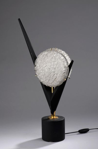 null *Dans le goût de Max INGRAND (1908 - 1969).

Lampe sculpturale formant une fleur...