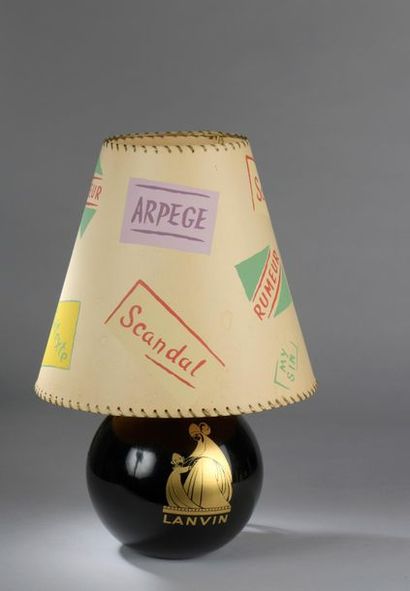 null LANVIN parfums - (Années 1950).



Très rare lampe publicitaire figurant une...
