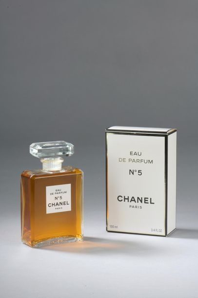 null CHANEL - "N°5" - (1921).



Flacon modèle "carré Malevitch" contenant 100 ml...