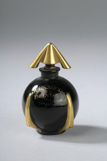 null DELYNA - "Sensation" - (Années 1920).



Rare flacon diminutif en verre opaque...