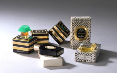 null GUERLAIN - (Années 1970).



Rare série de trois diminutifs parfums modèle "Pagode"...