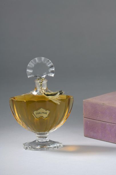 null GUERLAIN - "Shalimar" - (1925).



Présenté dans son coffret en carton gainé...