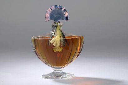 null GUERLAIN - "Shalimar" - (1925).

Flacon en cristal incolore pressé moulé de...