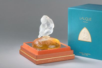 null LALIQUE Parfum - "Le Nu" - (1996).



Présenté dans son coffret cubique en carton...