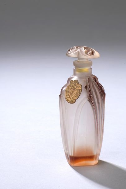 null Parfumeur non identifié - "Narciso Negro" - (Années 1920).



Élégant flacon...