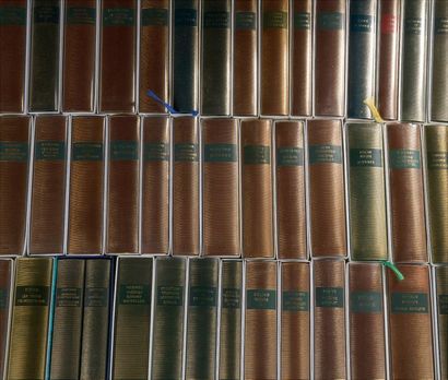 null Quarante deux livres de la collection La Pléïade.