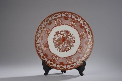 null Ensemble d'objets d'art asiatique :



- deux plats en porcelaine :

L'un à...