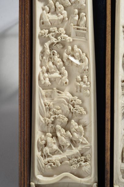 null Quatre repose-poignets en ivoire d'éléphant (elephantidae spp) sculpté d'immortels...
