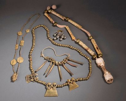 null Lot de bijoux | Côte d'Ivoire

Bronze, laiton, perles et pépites ; il comprend...