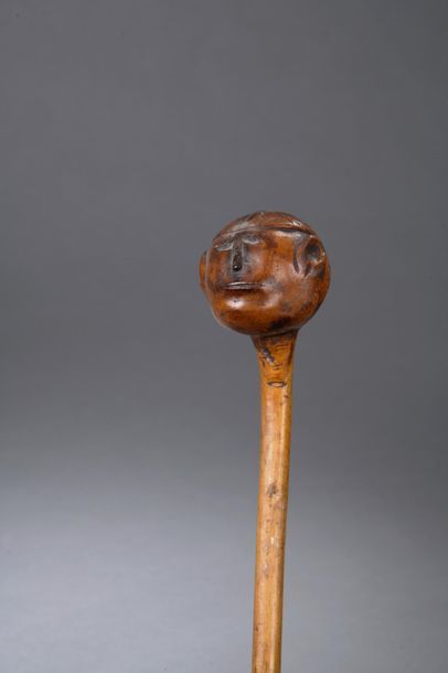 null Casse-tête anthropomorphe | Zulu

Bois sculpté d'un visage

Haut. 65 cm