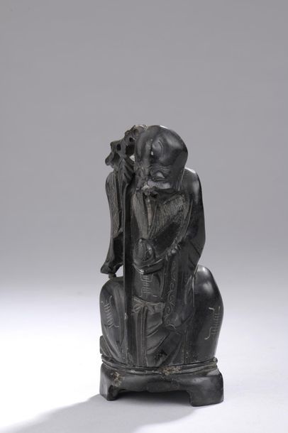 null Bouddha assis en position de la prise de la terre à témoin, en bois sculpté...