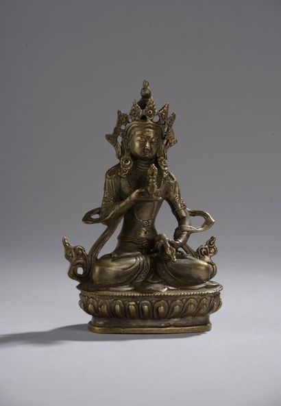 null Statuette en bronze doré représentant Vajrasattva assis sur un socle lotiforme,...