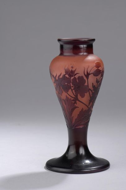 null Établissements GALLÉ (1904 - 1936). 


Vase balustre en verre multicouche à...