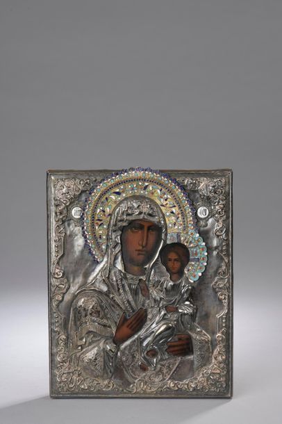 null Icône représentant une Vierge à l'Enfant en bois peint, la rizza en métal argenté...