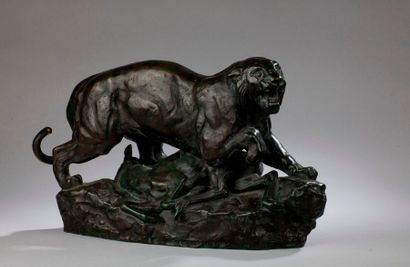 null D'après Antoine-Louis BARYE (1796 - 1875).

Tigre terrassant une biche.

Bonze...