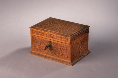 null Coffret de mariage en bois de Sainte-Lucie finement et richement sculpté de...