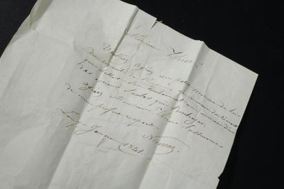 null Relique de Sainte-Hélène.
Petite boite en carton, manuscrit sur le couvercle...