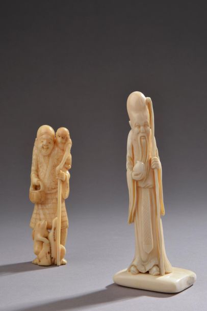 null CHINE et JAPON - début du XXe siècle.
Ensemble de deux statuettes en ivoire...