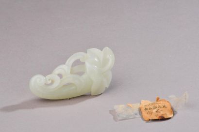 null CHINE - fin de la dynastie Qing (1644-1912).
Fleur de lotus en jade blanc céladonné...