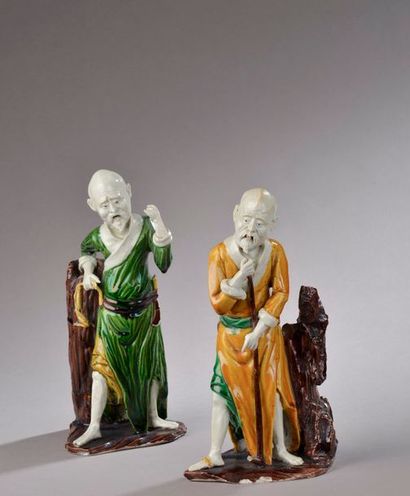 null CHINE - XIXème siècle. 
Deux statuettes en porcelaine émaillée sancaï figurant...
