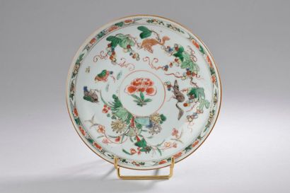 null CHINE - XVIIIe siècle
Flacon polylobé en porcelaine famille rose à décor de...