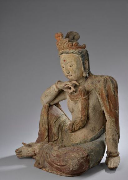 null CHINE - XXe siècle.
Guanyin, en bois sculpté polychrome, dans la position du...