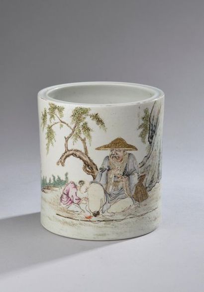 null CHINE - XXe siècle.
Pot à pinceaux (Bitong) en porcelaine émaillée polychrome...