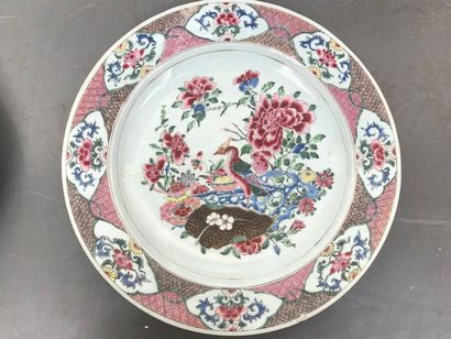 null CHINE, Compagnie des Indes - Époque QIANLONG (1736 - 1795).
Plat en porcelaine...