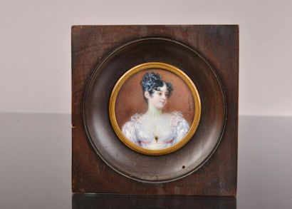 null Attribué à Lawrence SULLY (1769-1804).
Portrait d’une jeune femme la tête tournée...