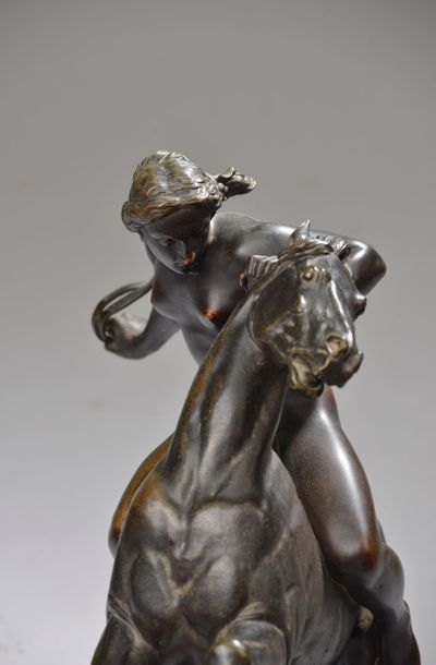 null D'après Jean-Jacques FEUCHÈRE (1807-1852).
Amazone à cheval.
Bronze à patine...