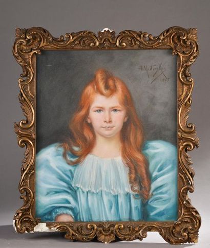 null H. MOSTICZKEZ (XIXe-XXe siècle).
Portrait d'une jeune fille aux cheveux roux.
Pastel...