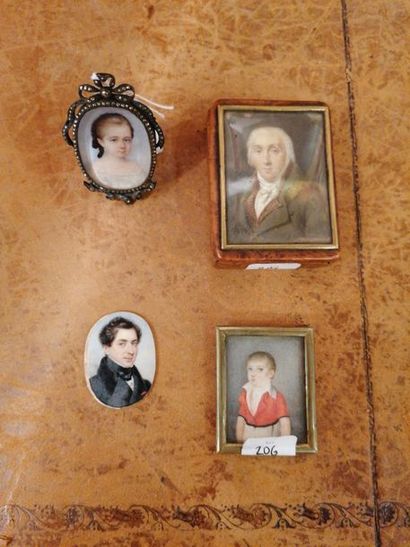 null Ensemble quatre miniatures du XIXe siècle comprenant :
- Portrait d'homme aux...