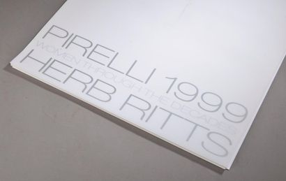 null Ensemble de quatre calendriers PIRELLI : année 1998 par Bruce WEBER, année 1999...