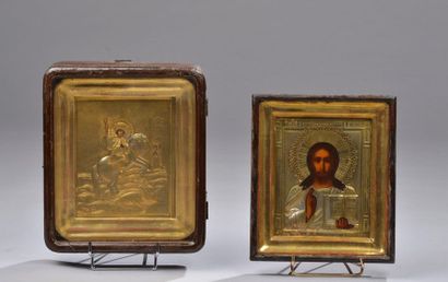 null *Deux icônes géorgiennes à rizza de métal doré gravé figurant :
- Saint Georges...