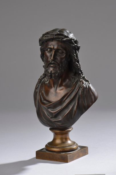 null D'après Jean BULIO (1827-1911).
Le Christ à la couronne d'épines. 
Bronze à...