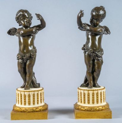  Henry DASSON, d'après : Paire de sujets en bronze patiné présentant des angelots... Gazette Drouot
