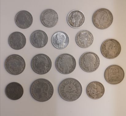  Lot de sept pièces de 1 Francs de la IVème République Française, années 1948; 1950;...