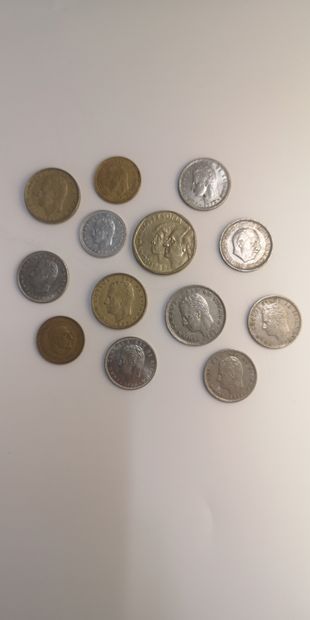  Lot de 13 pièces de monnaies anciennes de la République d'Espagne datant de 1964...
