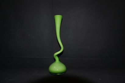Soliflore en verre de couleur vert h30