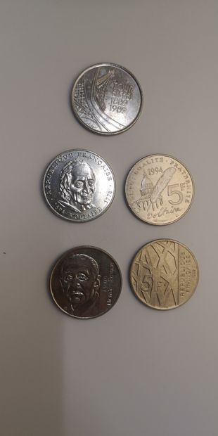 Lot de cinq pièces de 5 Francs en argent...