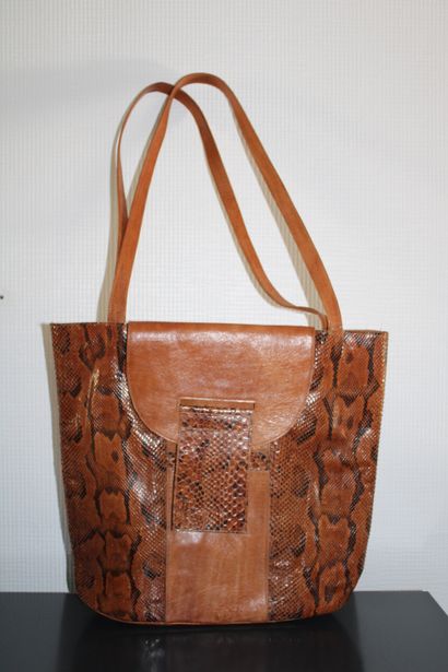  Piton bag 36 x 38 cm, shoulder handle 