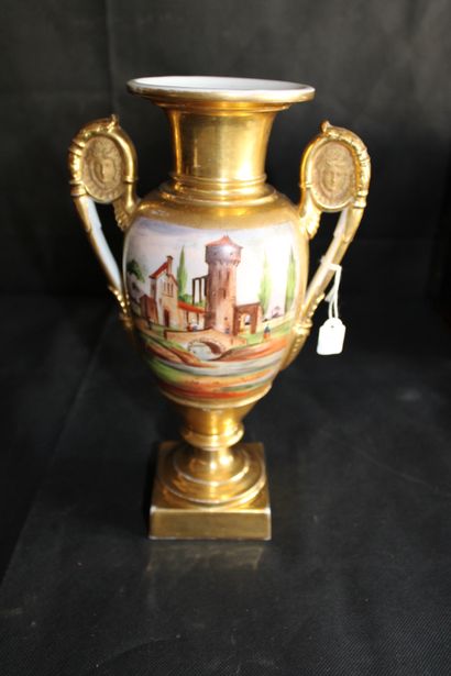null Vase style Medicis, porcelaine, décor double face 19e, 28x16