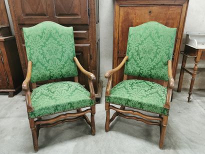 null Paire de fauteuil style Louis XIII, assise tissu de couleur vert, très bon état,...