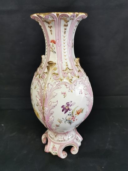 null Vase en porcelaine, dorure, motifs fleurs et feuillage, SARREGUEMINES, 42x1...